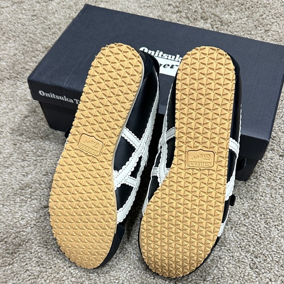 Onitsuka Tiger by Asics Kids Black and White Dress Shoes - Picture 8 of 8